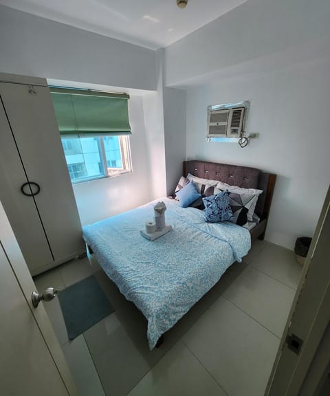 Bed, Kitchen or kitchenette, Photo of the whole room, Bedroom, towels