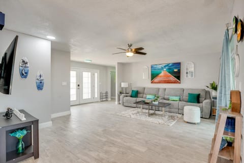 2 Mi to Hudson Beach Canal-View Retreat House in Hudson