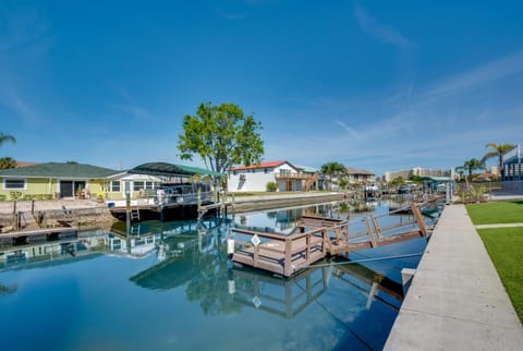 2 Mi to Hudson Beach Canal-View Retreat House in Hudson