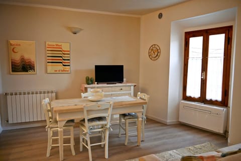 TV and multimedia, Living room, Dining area