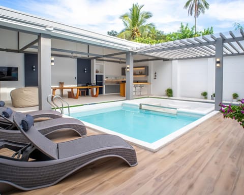 Pool view, Swimming pool, sunbed