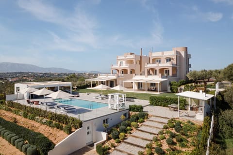 Property building, Day, Natural landscape, Mountain view, Pool view, Swimming pool, sunbed