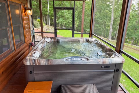 Bougie Bear Cabin Cabin in Union County