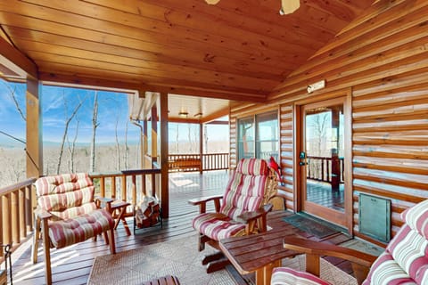 Bougie Bear Cabin Cabin in Union County