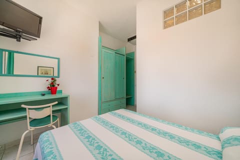 Bed, TV and multimedia, Bedroom, wardrobe