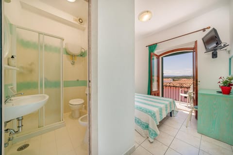 Shower, Bathroom, Bedroom, City view