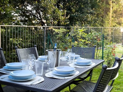 Patio, Spring, Day, Garden, Dining area, Garden view
