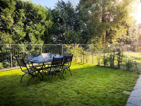 Patio, Spring, Day, Natural landscape, Garden, Dining area, Garden view