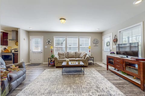 Gap Creek Cottage House in Fairview