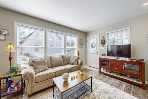 Gap Creek Cottage House in Fairview