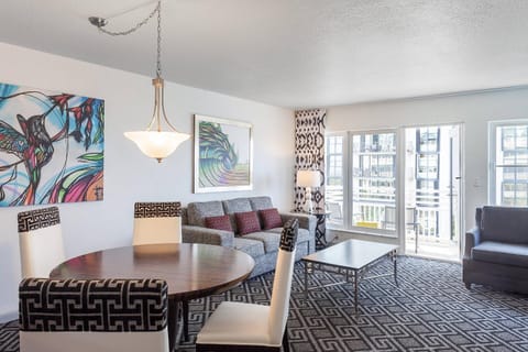 Living room, Seating area, Dining area