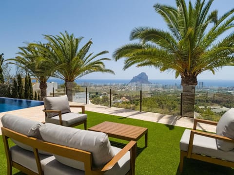 Property building, Balcony/Terrace, Sea view, Swimming pool