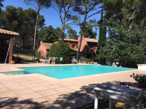 La Pujauline Apartment in Villeneuve-lès-Avignon