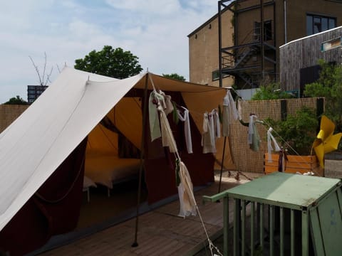 DE BUITENKANS urban camping - unique cabins Cabin in Rotterdam
