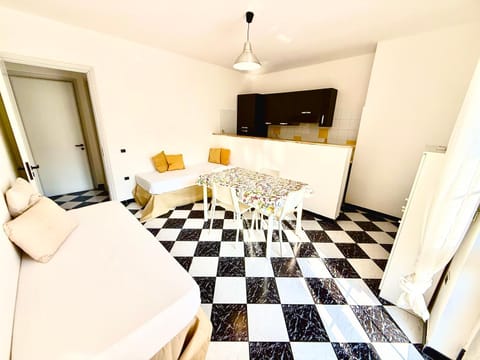 Bed, Kitchen or kitchenette, Living room, Dining area, kitchen