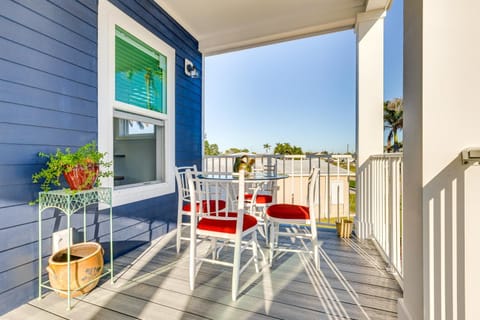 1 Mi to Beach Access Home with Porch in Fort Myers! House in Iona