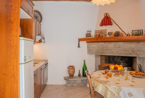 Kitchen or kitchenette, Food and drinks