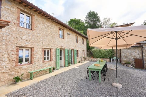 Property building, Patio, Day, Dining area