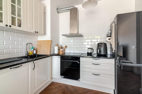 Kitchen or kitchenette, dishwasher, oven, stove