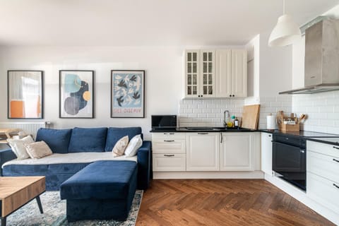 Kitchen or kitchenette, Living room, Seating area, stove