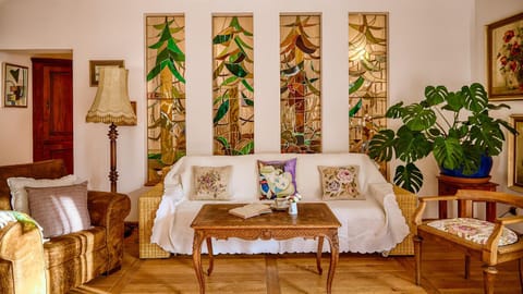 Living room, Photo of the whole room, Seating area