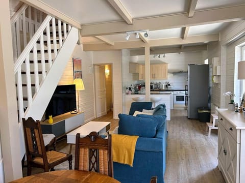 TV and multimedia, Seating area