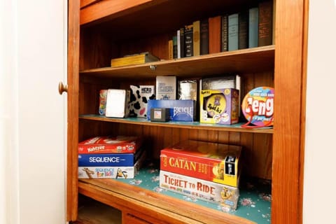 Game Room, Library, Entertainment
