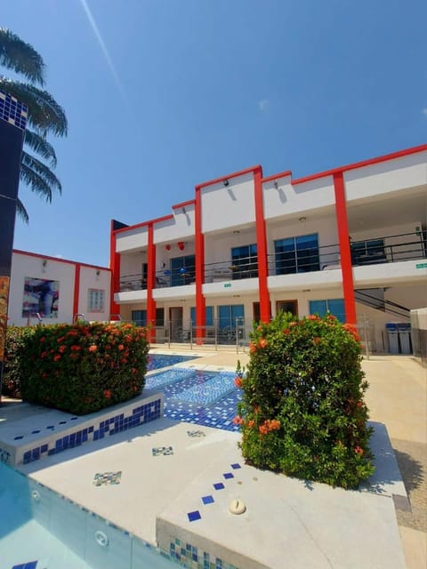 Property building, Day, Pool view, Swimming pool, sunbed