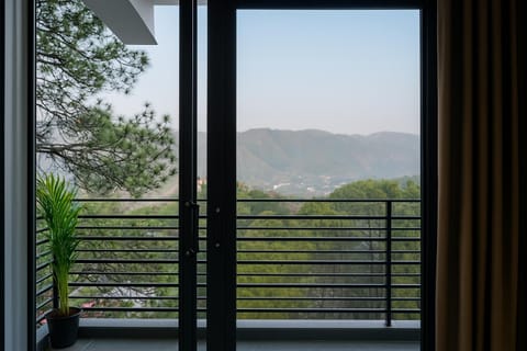 Balcony/Terrace, Mountain view