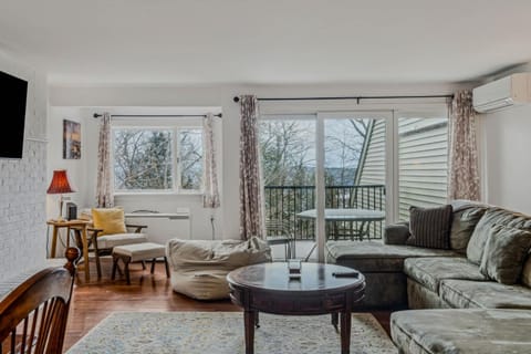 Steps to Ski Trail Fireplace - Kingswood 1B House in Quechee