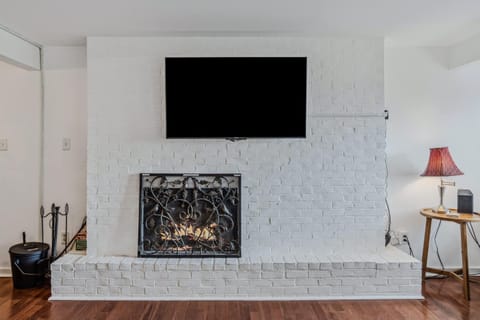 Steps to Ski Trail Fireplace - Kingswood 1B House in Quechee