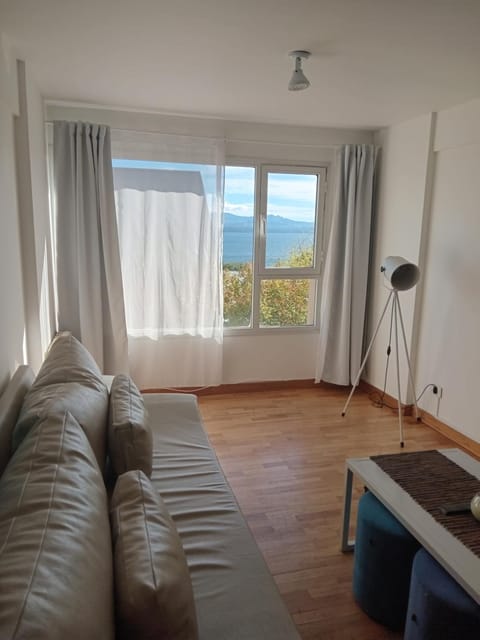 Natural landscape, TV and multimedia, Living room