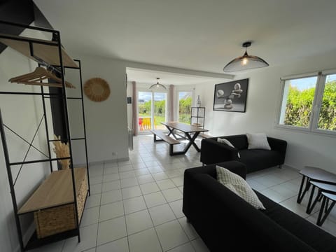 Ty Plom proche du centre et des plages House in Plomeur