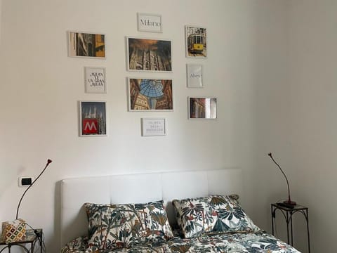 Bed, Photo of the whole room, Decorative detail, Bedroom