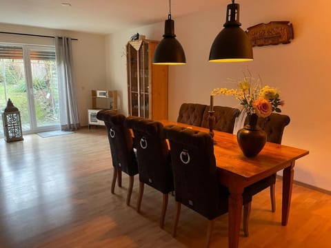 Living room, Seating area, Dining area