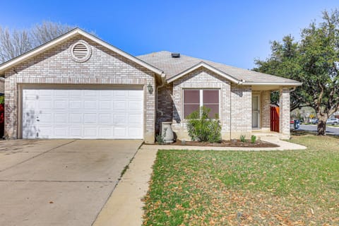 Near Medical Center Home with Yard in San Antonio House in San Antonio