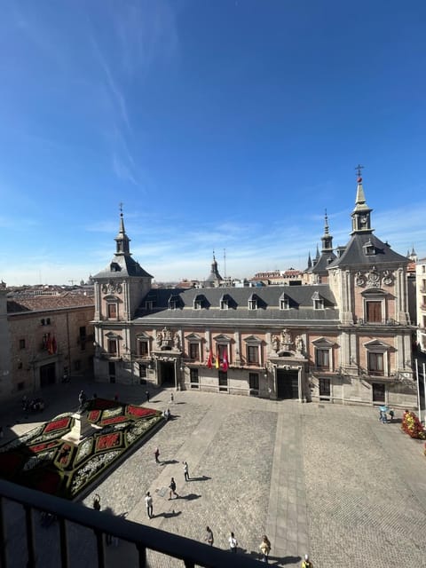 Apartamento con vistas impresionantes 170m2 muy amplio y lujoso- 1 Min Plaza Mayor Apartment in Centro