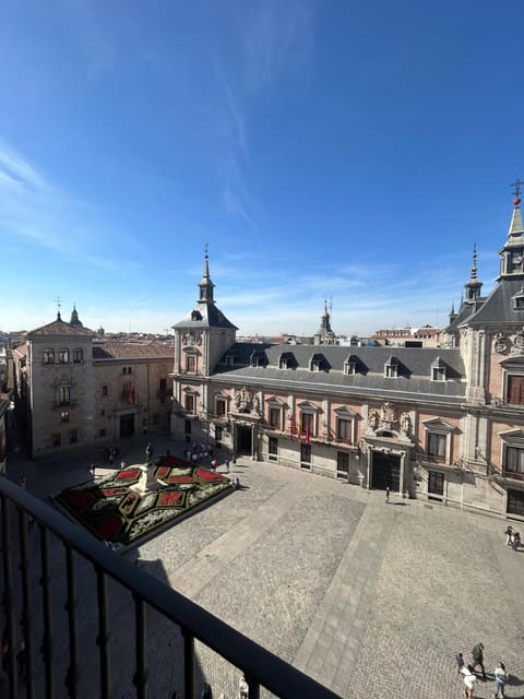 Apartamento con vistas impresionantes 170m2 muy amplio y lujoso- 1 Min Plaza Mayor Apartment in Centro