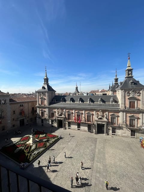 Apartamento con vistas impresionantes 170m2 muy amplio y lujoso- 1 Min Plaza Mayor Apartment in Centro