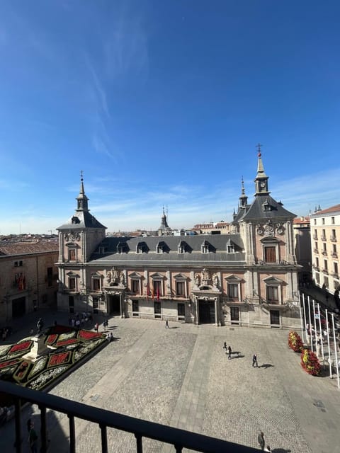Apartamento con vistas impresionantes 170m2 muy amplio y lujoso- 1 Min Plaza Mayor Apartment in Centro