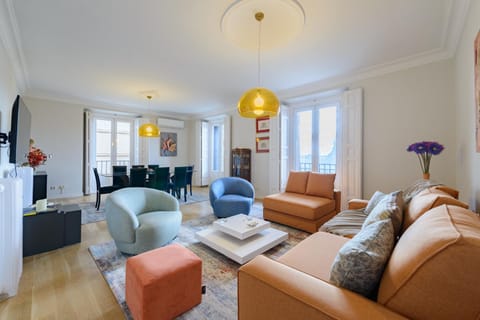 TV and multimedia, Living room, Seating area