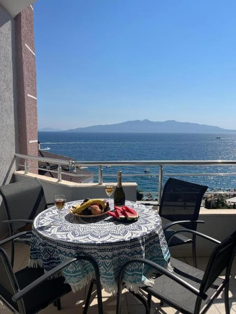 Day, View (from property/room), Balcony/Terrace, Food and drinks, Seating area, Sea view