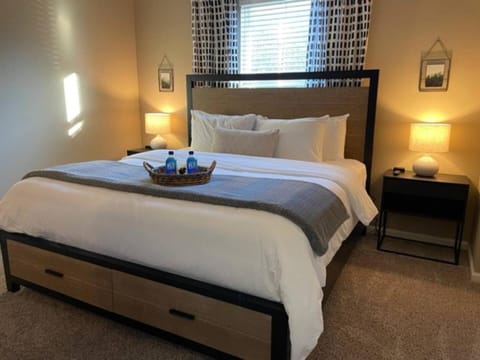 The Hilliard Executive No Steps Luxury Beds Apartment in Hilliard