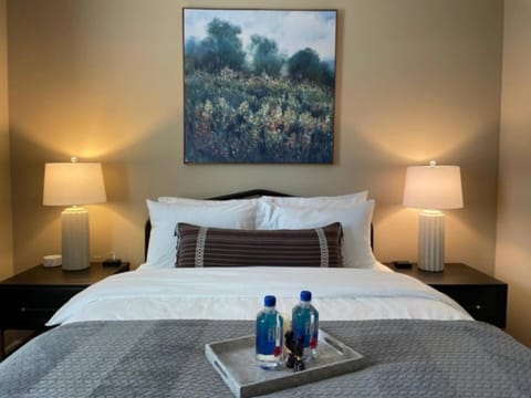 The Hilliard Executive No Steps Luxury Beds Apartment in Hilliard