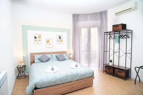 Bed, Bedroom, towels, wardrobe, air conditioner
