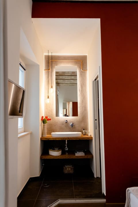 Bathroom, TV and multimedia