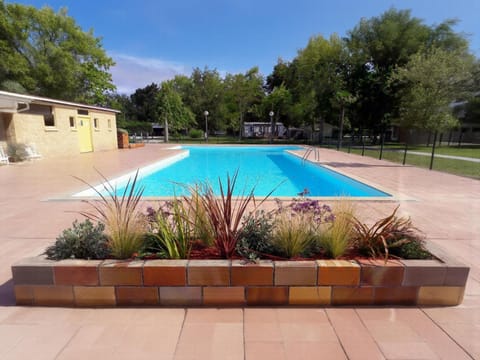 Swimming pool, Swimming pool