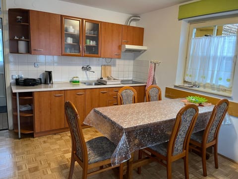 Kitchen or kitchenette, Dining area, oven, pet friendly, stove, toaster