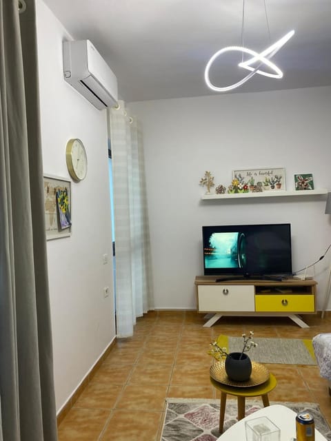 Communal lounge/ TV room, air conditioner