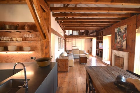 Living room, Seating area, Dining area, kitchen